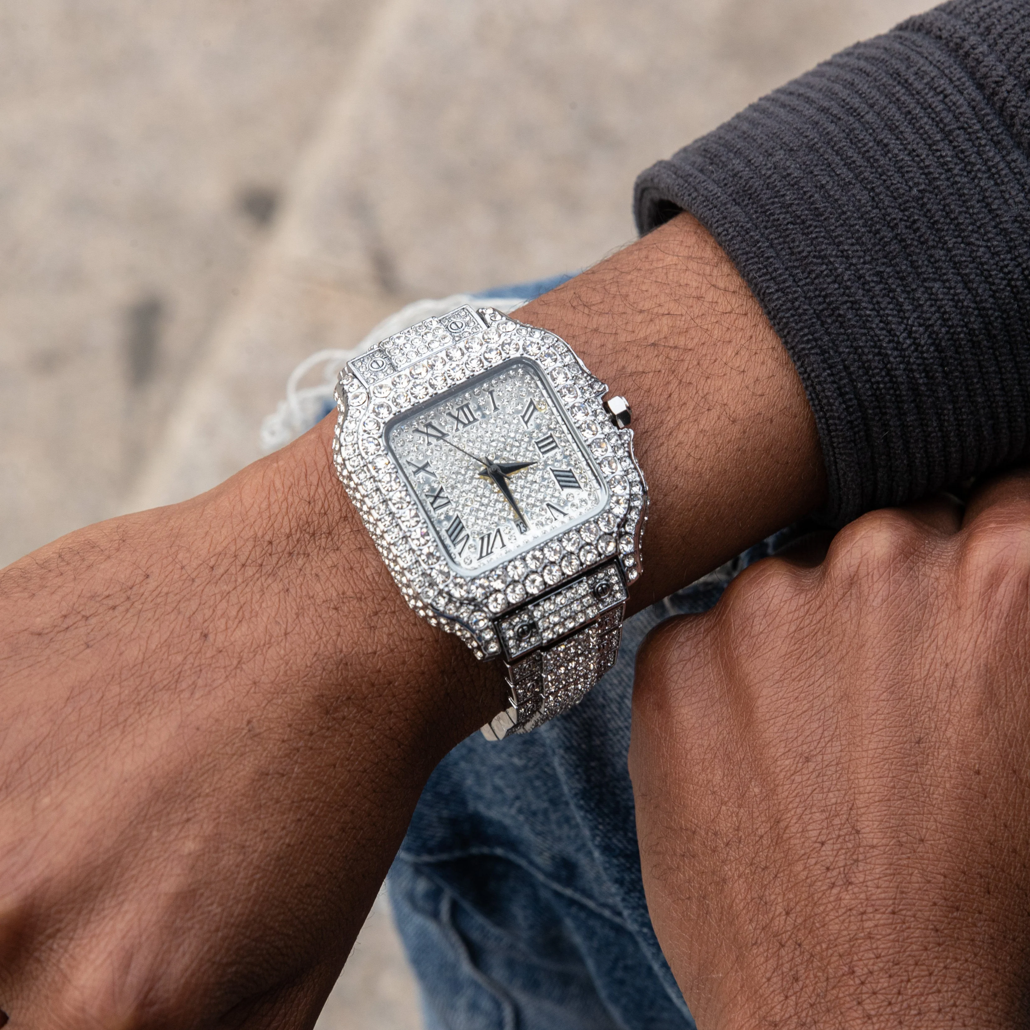 Cartice Iced Out Watch - Image 4
