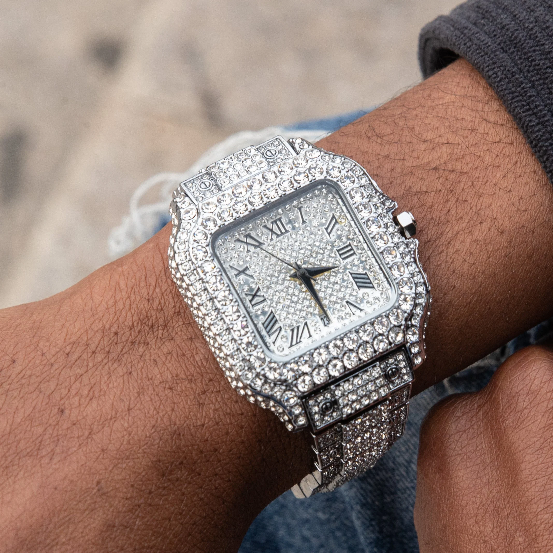 Cartice Iced Out Watch - Image 10